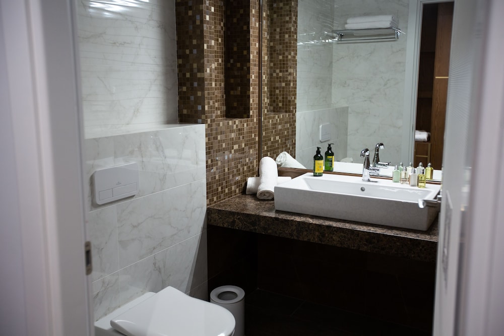 Elke Spa Hotel 68/74