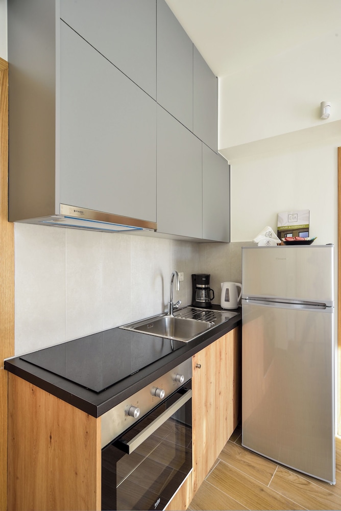 Elia Residences 8/59