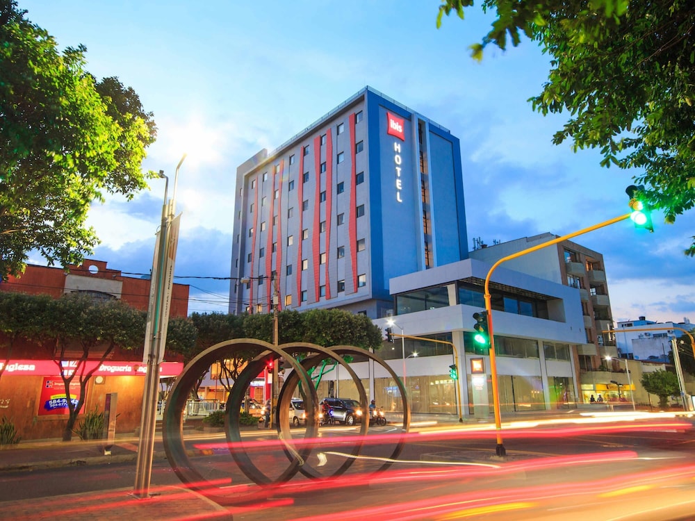 Ibis Cucuta 73/75