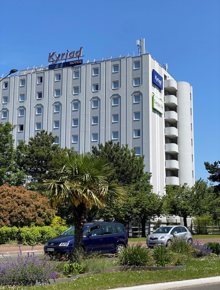 CAMPANILE LE BLANC MESNIL 4/65