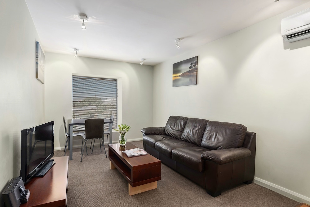 Mantra One Sandy Bay Road Hobart 43/64