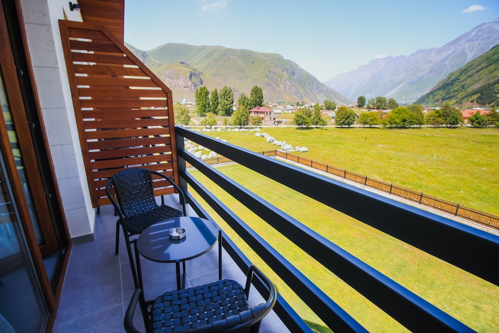 Suatis Resort Kazbegi 60/65