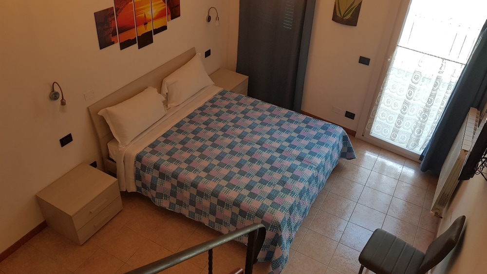 CITY, KING BED, BALCONY