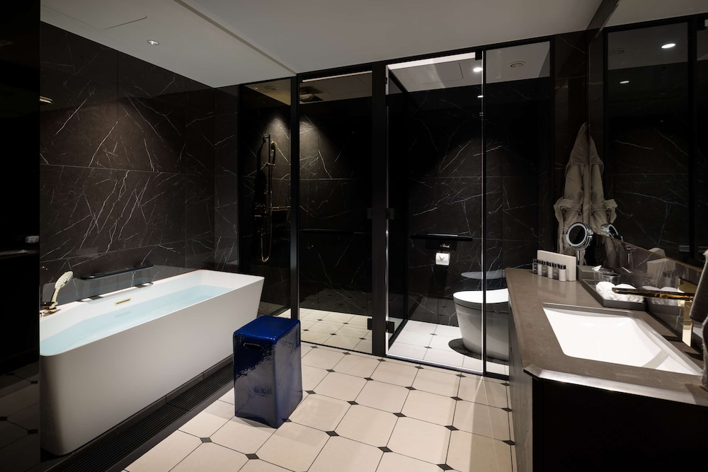 JUNIOR SUITE, TWIN BEDS, CORNER