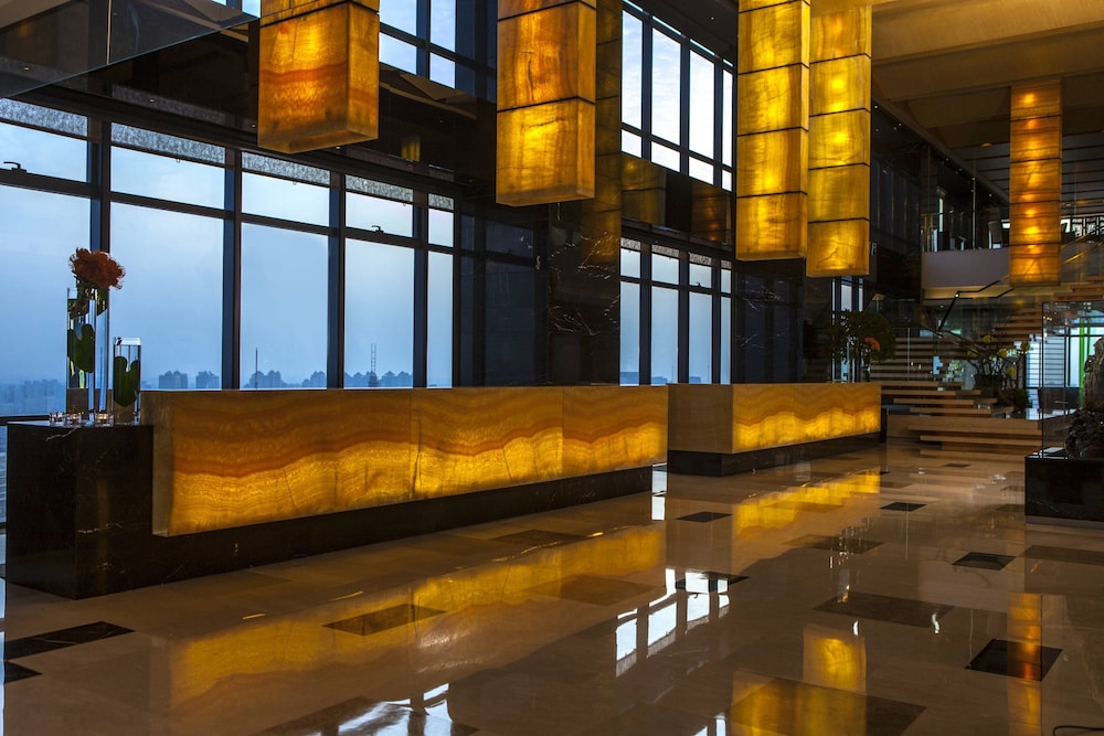 Lobby at Renaissance Shanghai Zhongshan Park, SHANGHAI