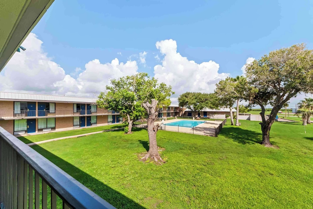Studio6 Port Lavaca, TX 34/39