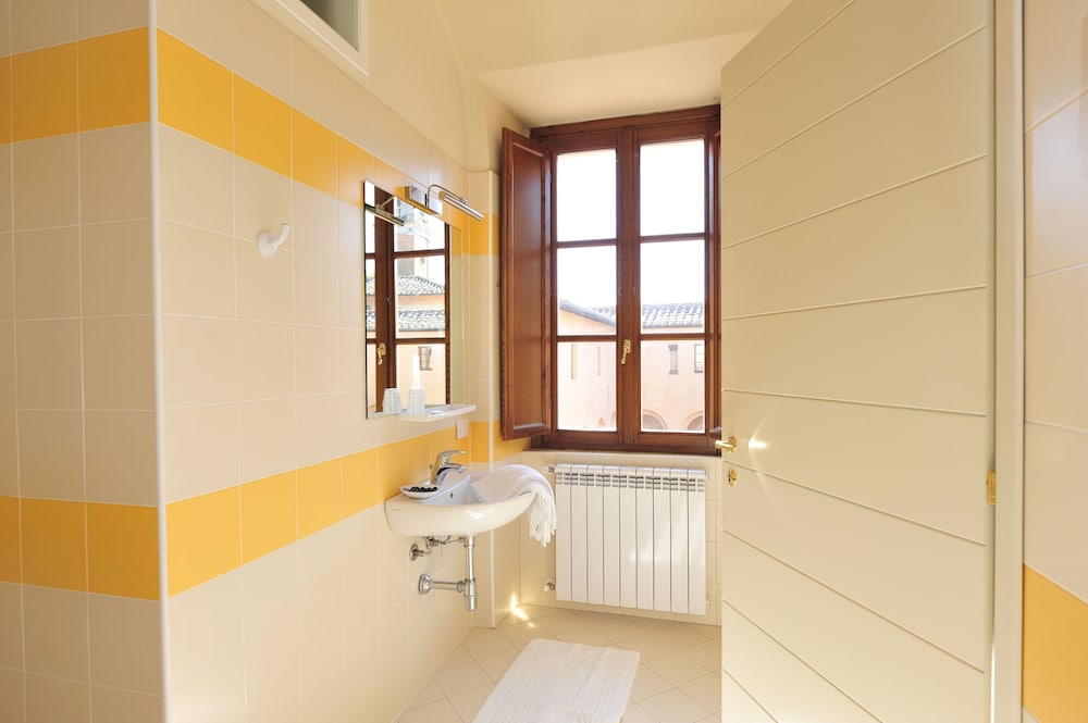Chiostro Delle Monache - Hostel Volterra 48/50