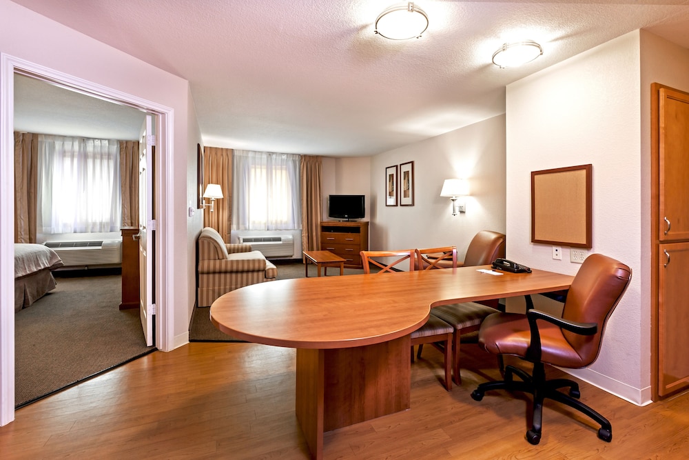 Candlewood Suites Pearland 31/37