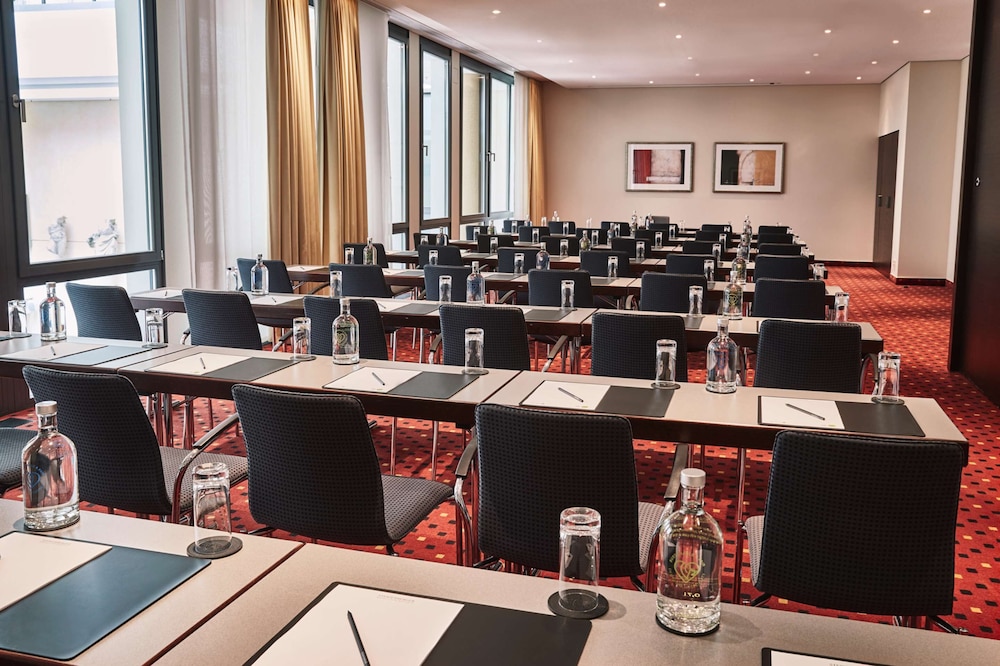 Steigenberger Hotel De Saxe 58/63