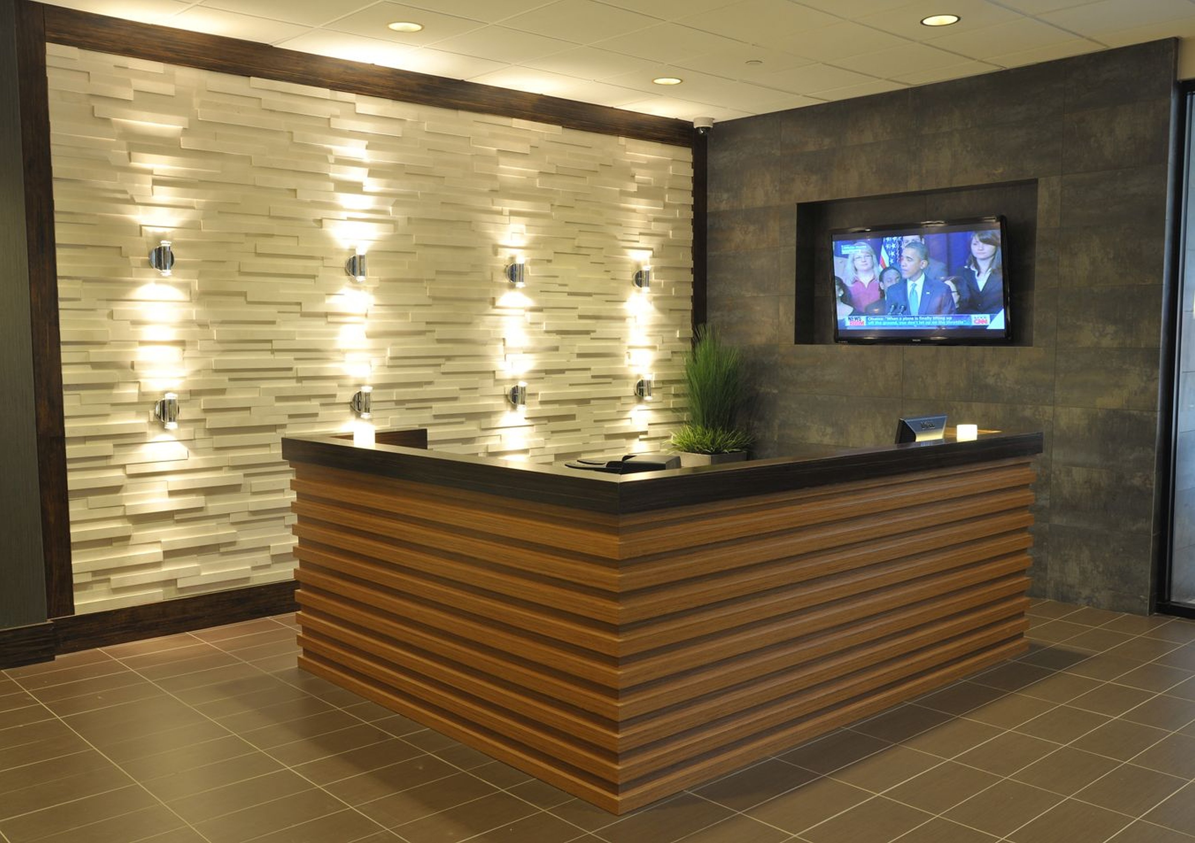 Holiday Inn & Suites Charleston West by IHG 6/32
