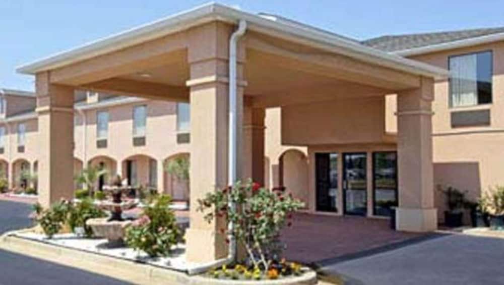 Gray Inn and Suites By Magnuson Worldwide 1/14