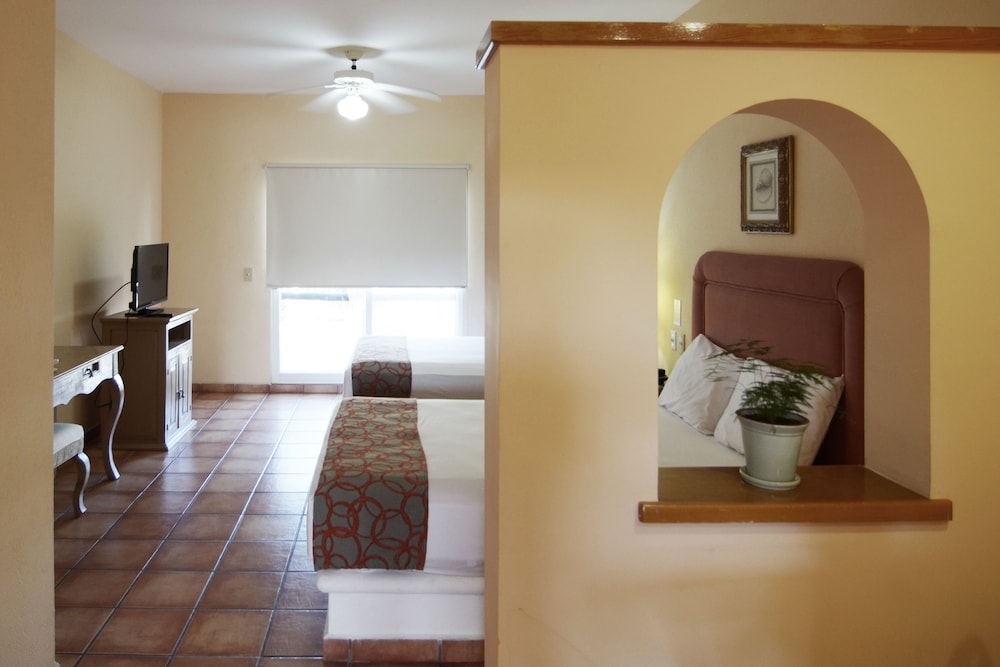 Hotel And Suites Las Palmas Los Cabos 40/68