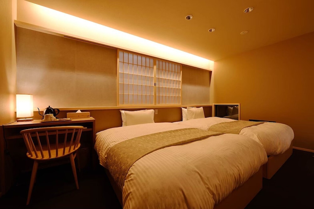 FOUR SEASONS INN KYOTO 9/21