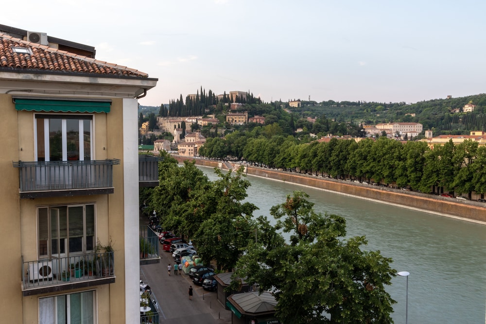 Verona Journeys 5/50
