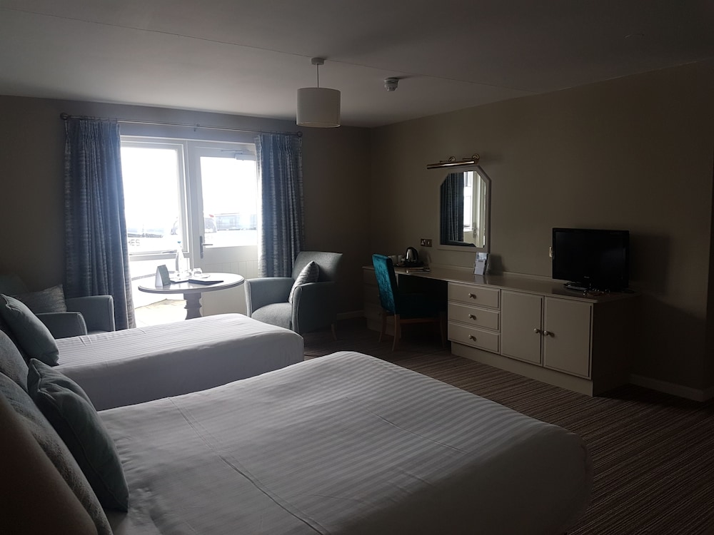 Causeway Hotel 13/68