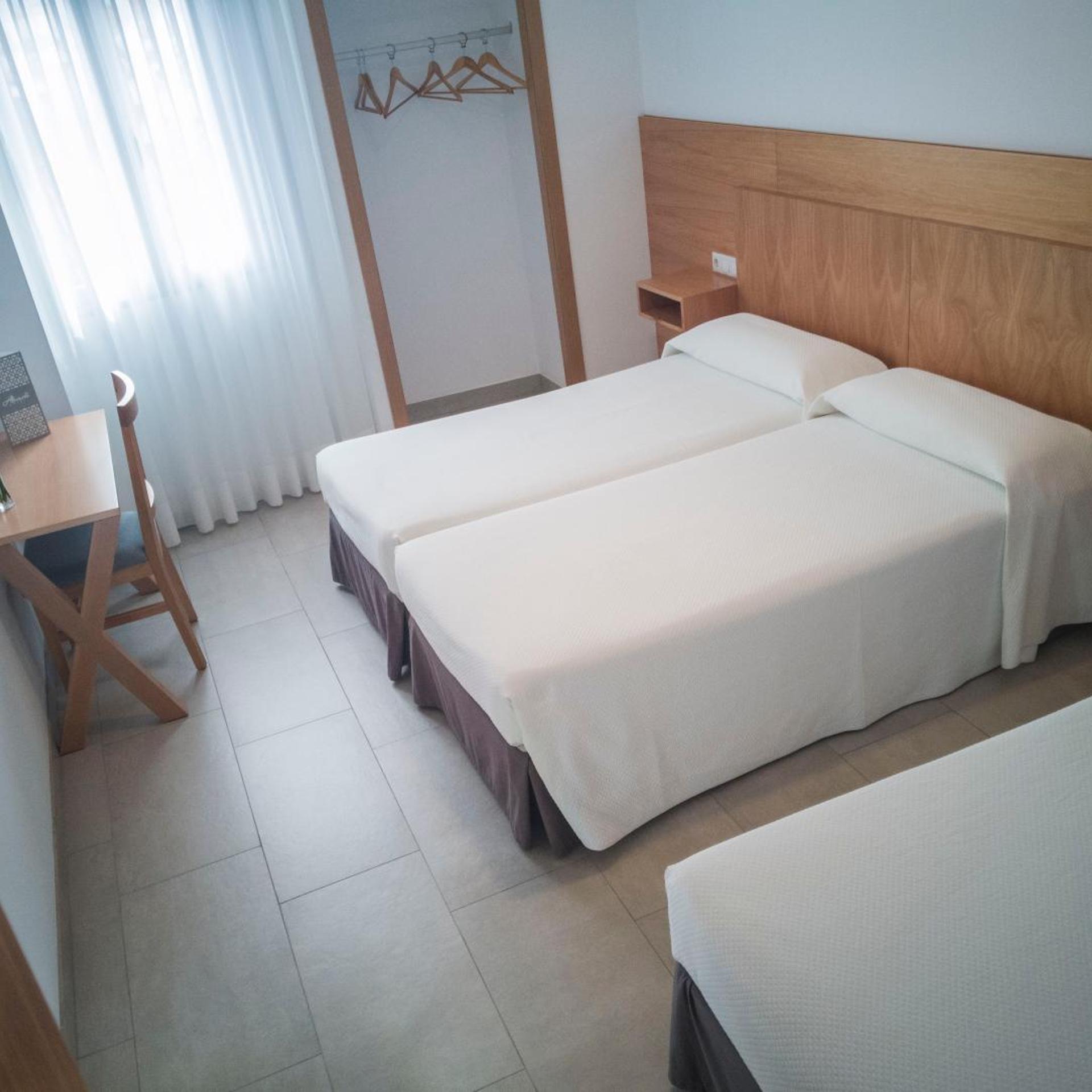 Room, Triple