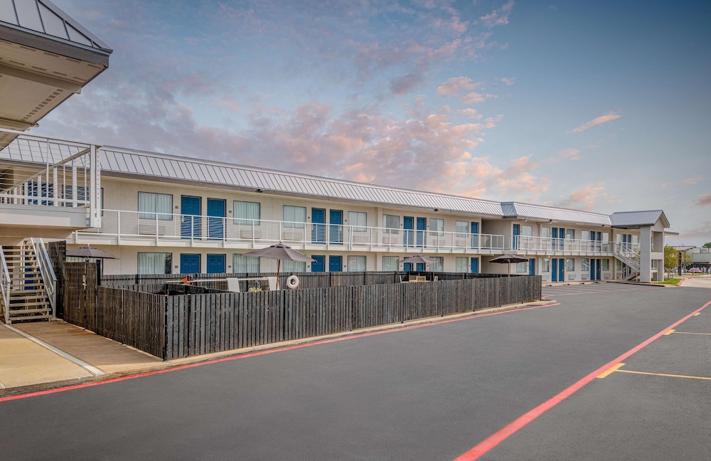 Motel6 Euless, TX - Dallas 22/28