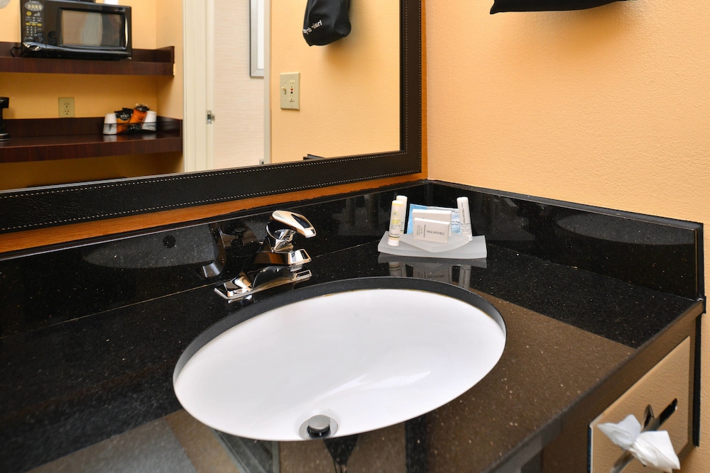 Fairfield Inn Suites Helena 32/38