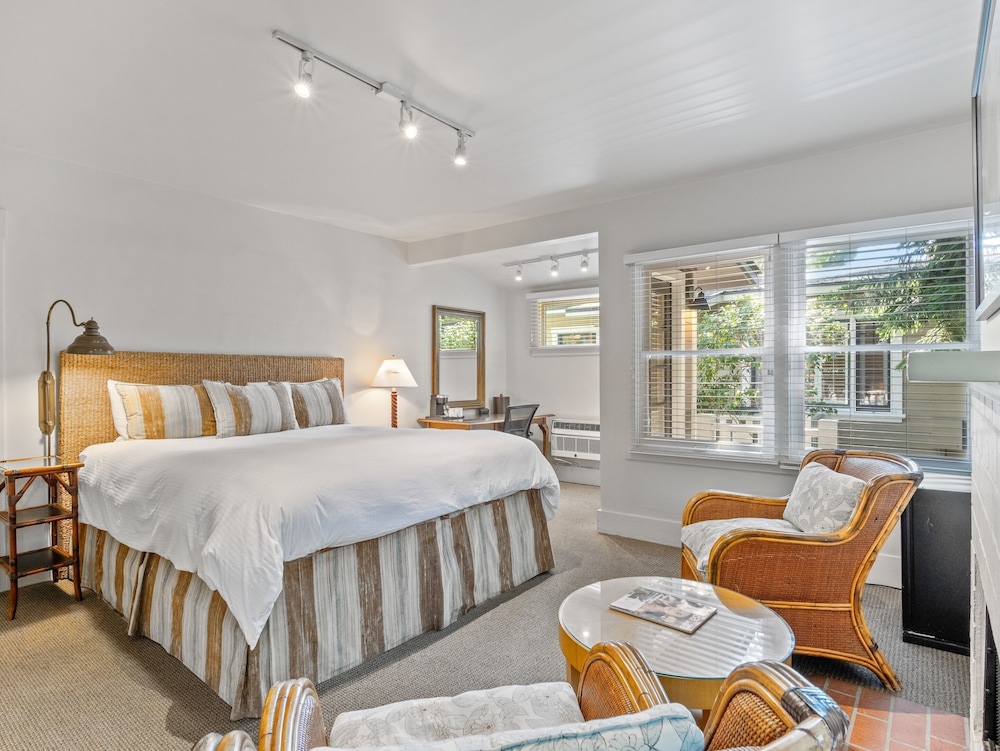 SIGNATURE, SINGLE, KING BED, GARDEN AREA