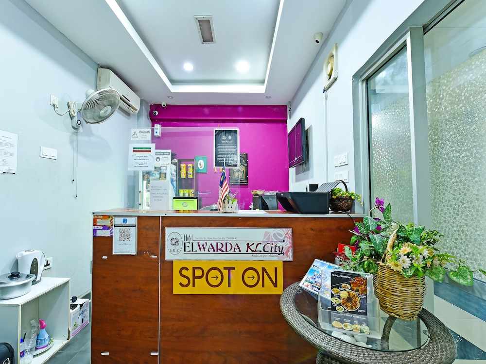 OYO 90138 Hotel Elwarda Klcity photo5