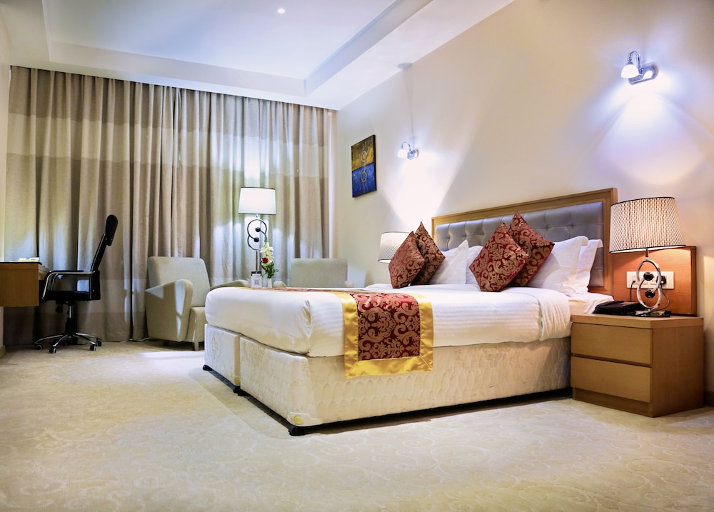 Golden Tulip Westlands Nairobi 24/75