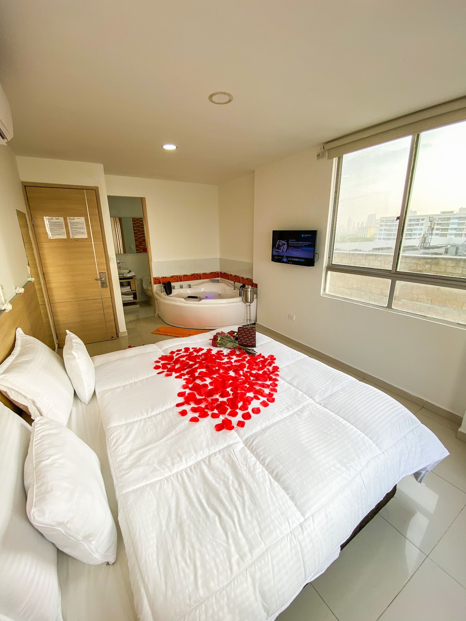 SPECIAL, EXECUTIVE, DOUBLE BED, HOT TUB