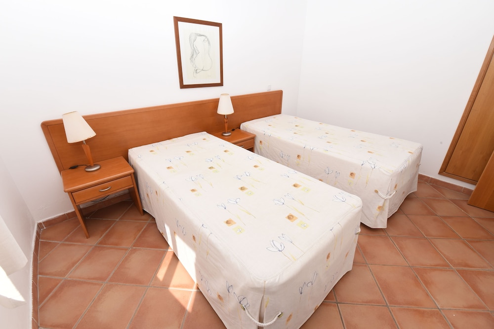MONTE DOS AVOS VILLAGE 40/59