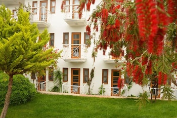 White Hotel 13/18