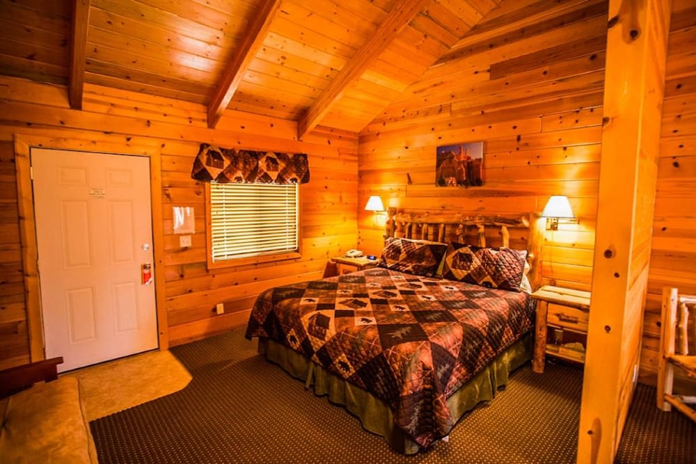 Bryce Country Cabins 16/70