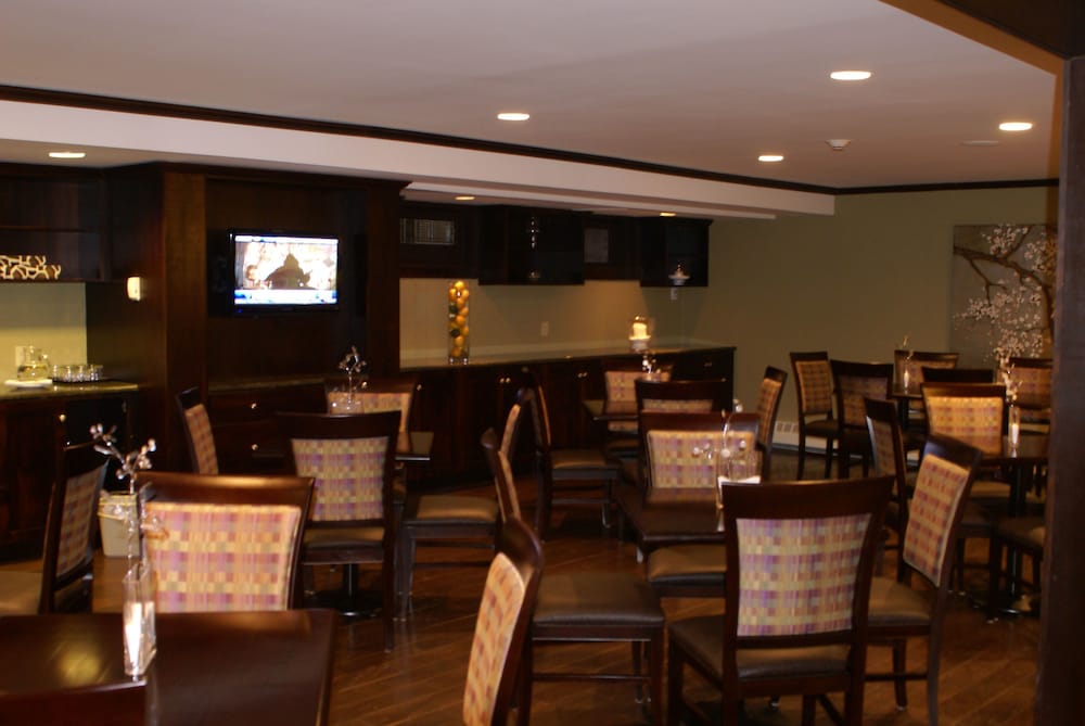 The Hotel on Pownal 50/57