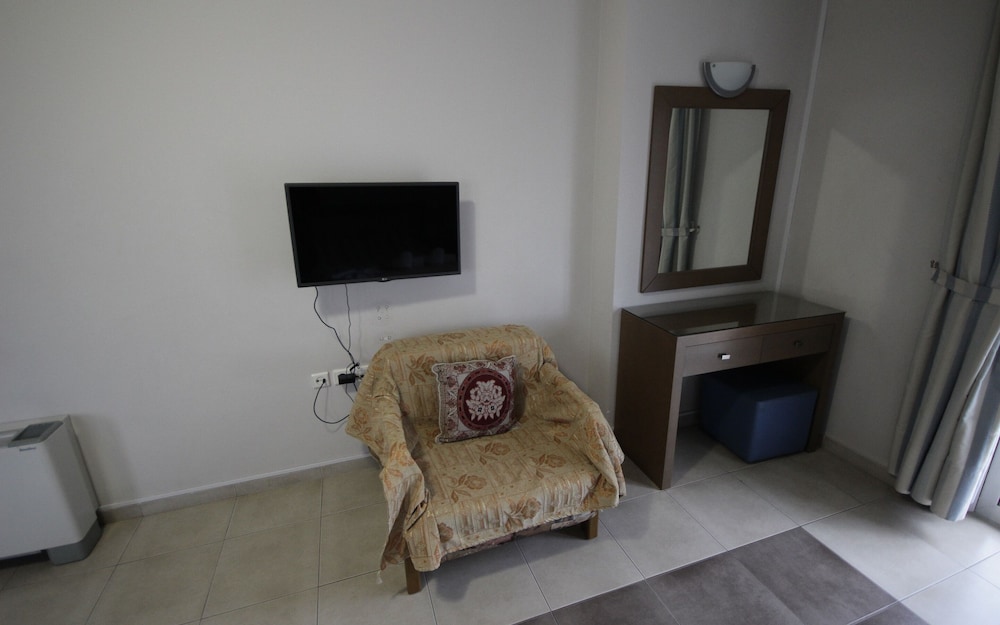 Philoxenia Hotel 38/75