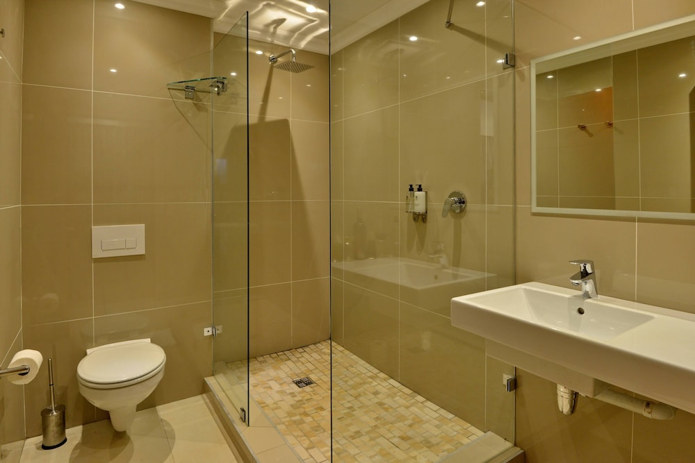 غرفة عائلية بسرير كوين وسرير بطابقين بغرفة نوم واحدة، Val Du Charron Coach House 5/6