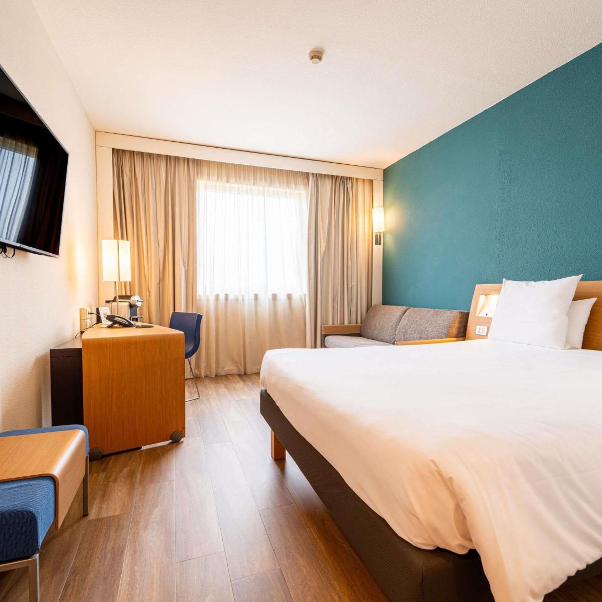 غرفة تنفيذية بسرير كينج مع أريكة، Novotel Roma Est 3/10