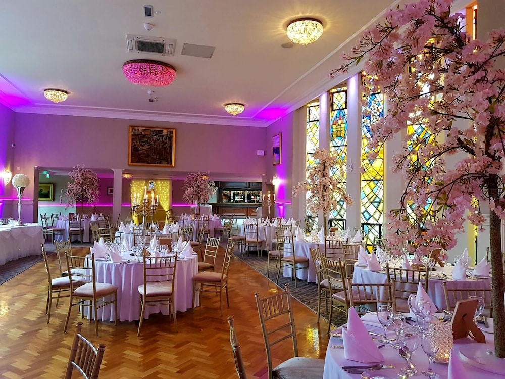Castle Oaks House Hotel 43/58