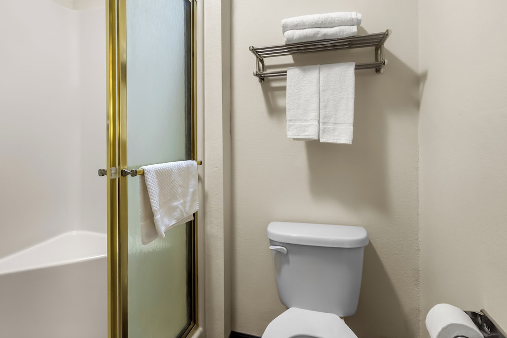 Travel Inn & Suites 48/50