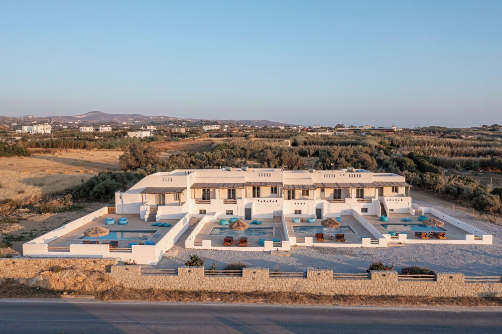 White Cocoon Exclusive villas 63/68