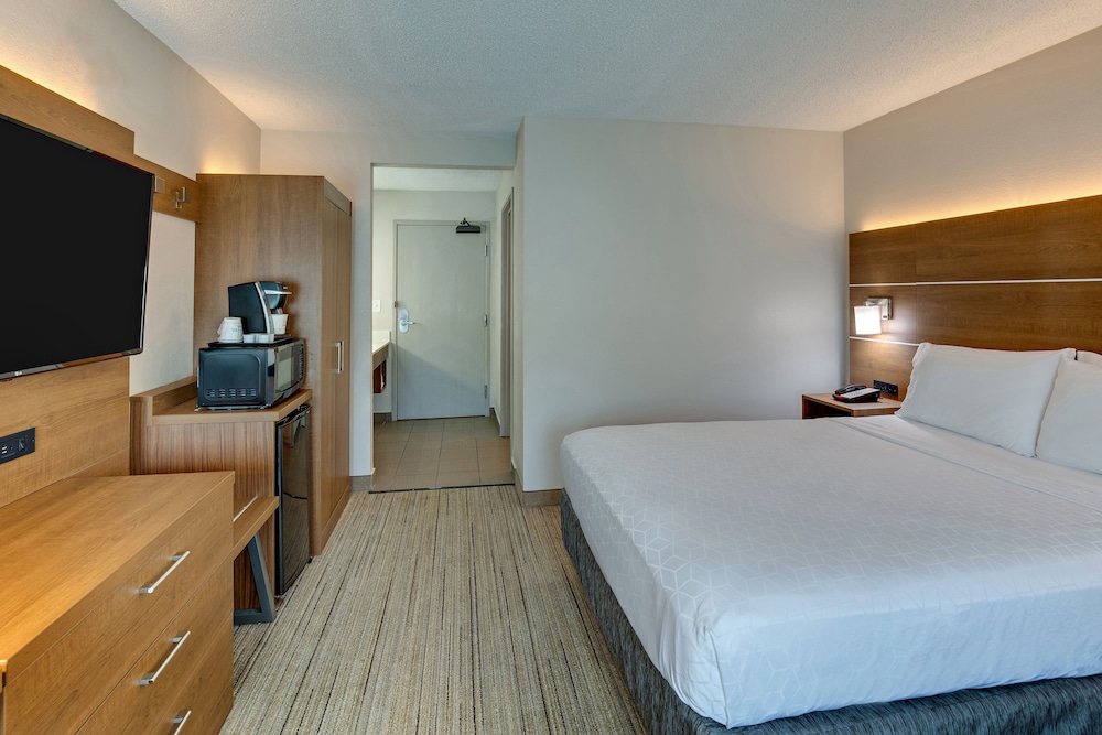 Holiday Inn Express Nashville W I40/Whitebridge Rd 11/47