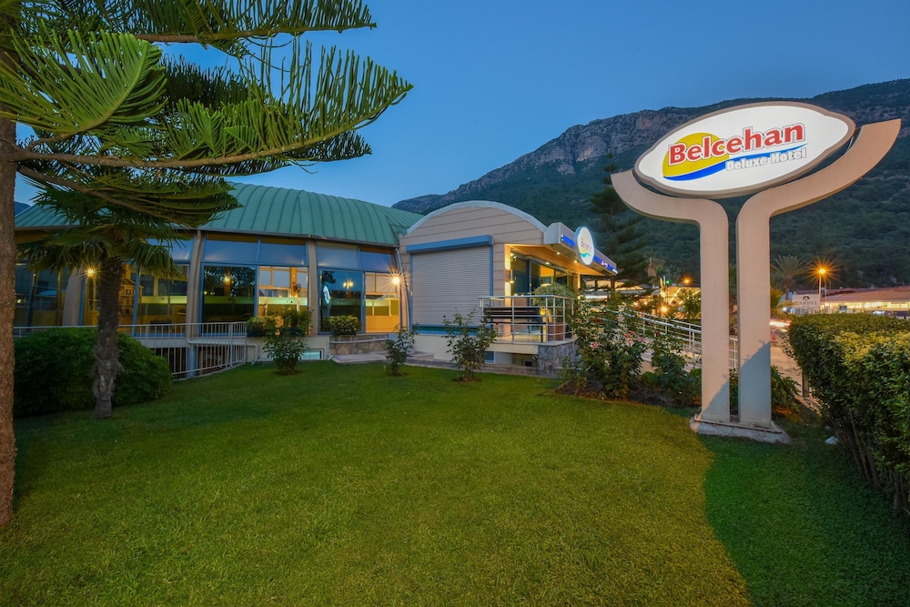 Belcehan Deluxe Hotel 42/50