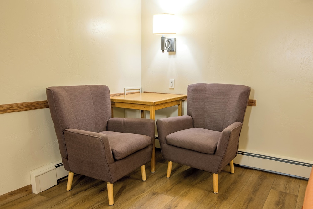 Glenwood Springs Cedar Lodge 31/48