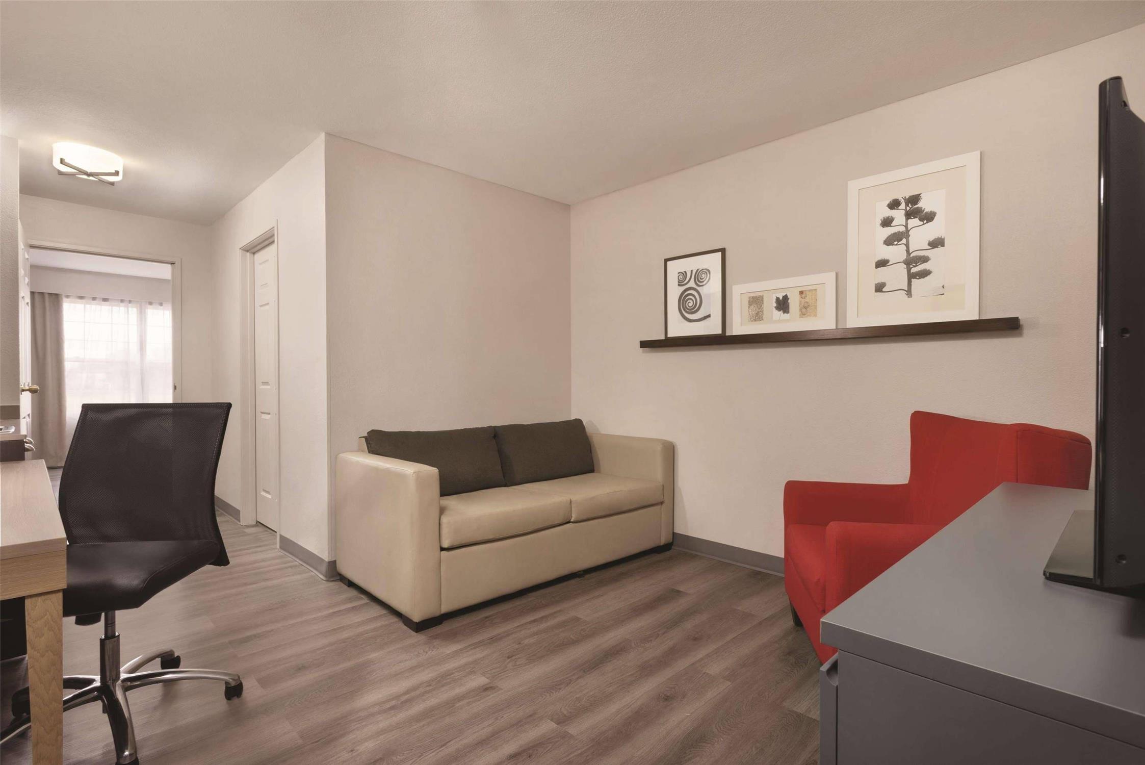 Country Inn & Suites By Radisson Waterloo Ia 8/18
