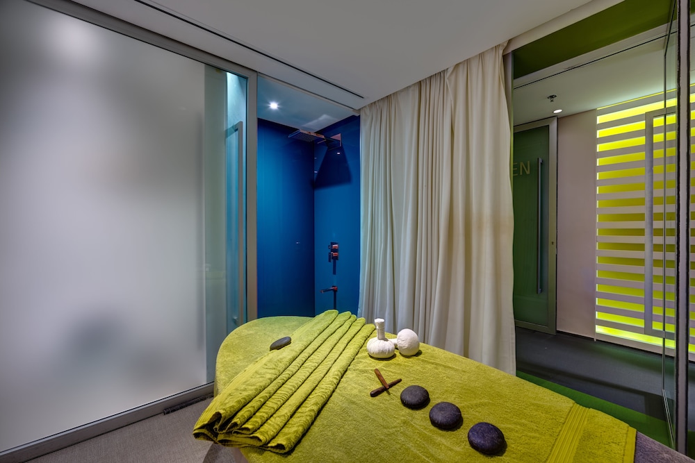 swimming pool spa