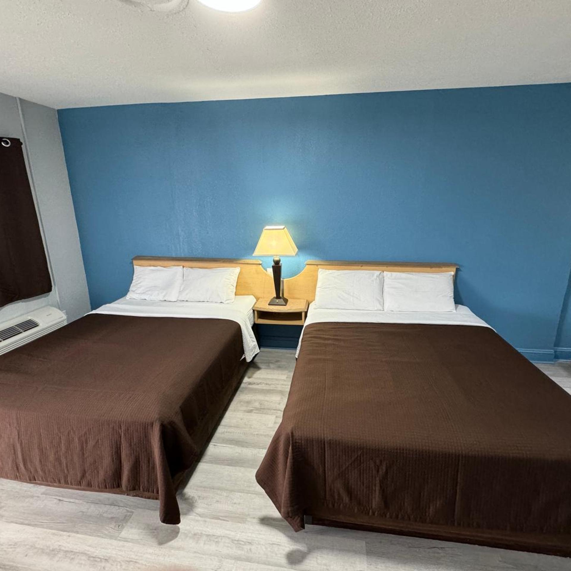 Budget Inn 1/8