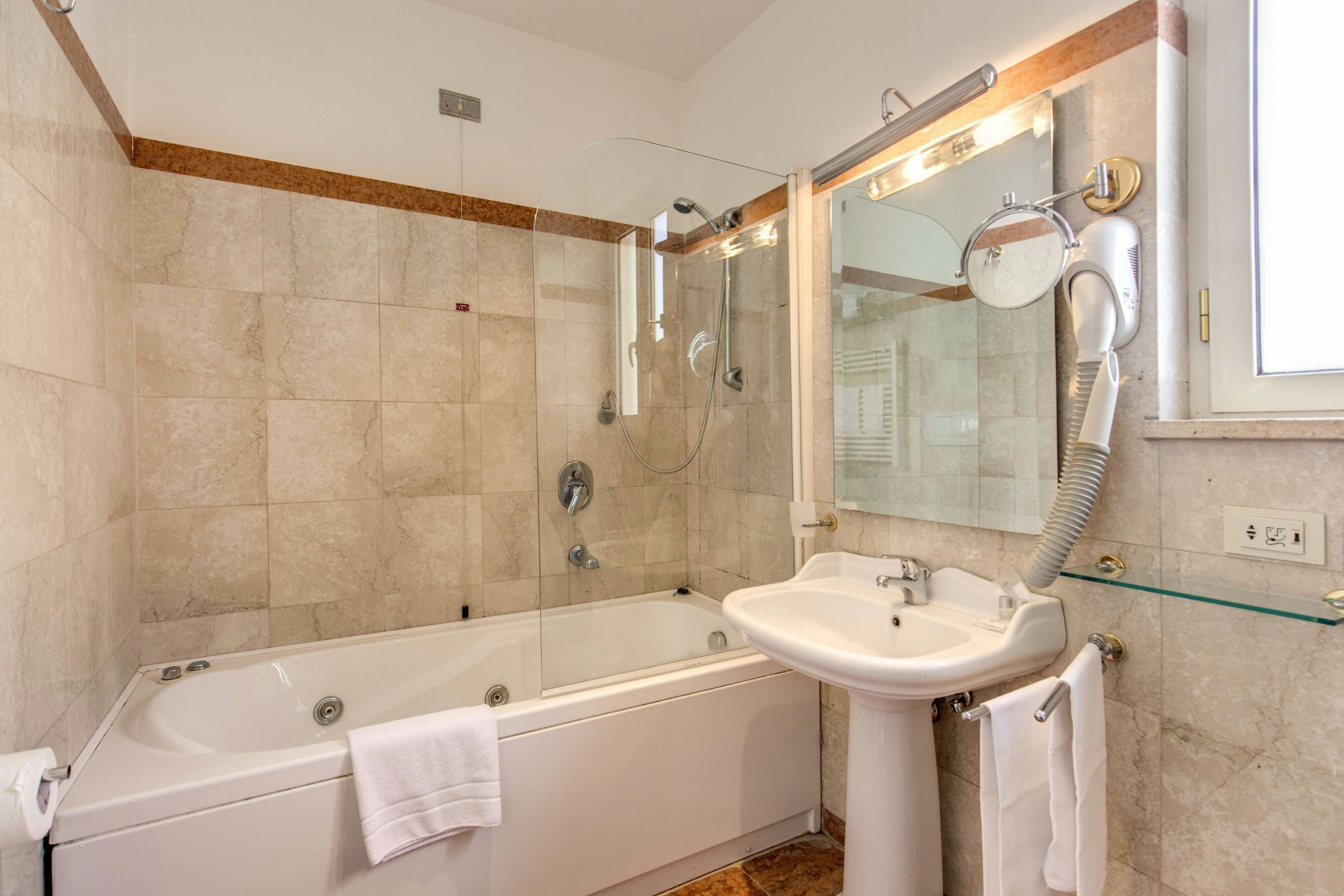 Hotel Cinquantatre 26/29