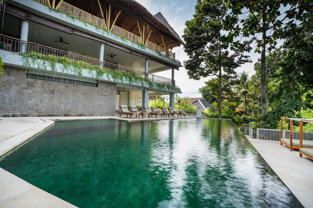 Dinara Ubud 48/51