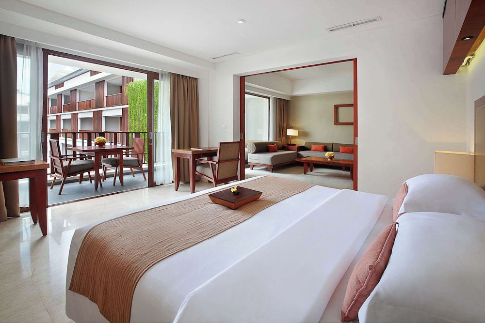 Magani, Suite, King Bed, Pool View, Hot Tub