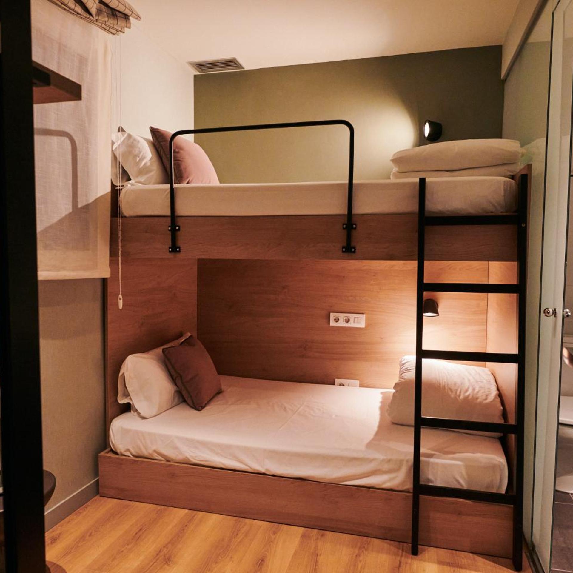 Room, Twin Beds