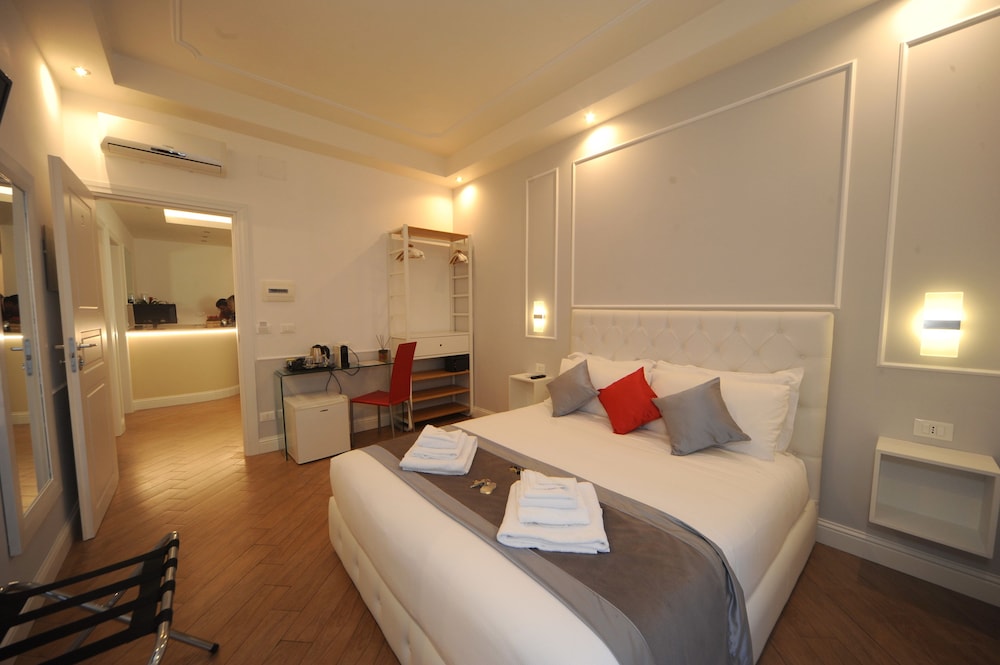 My Suites Piazza Di Spagna 10/43