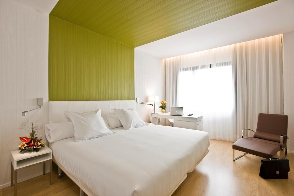 DELUXE, DOUBLE BED