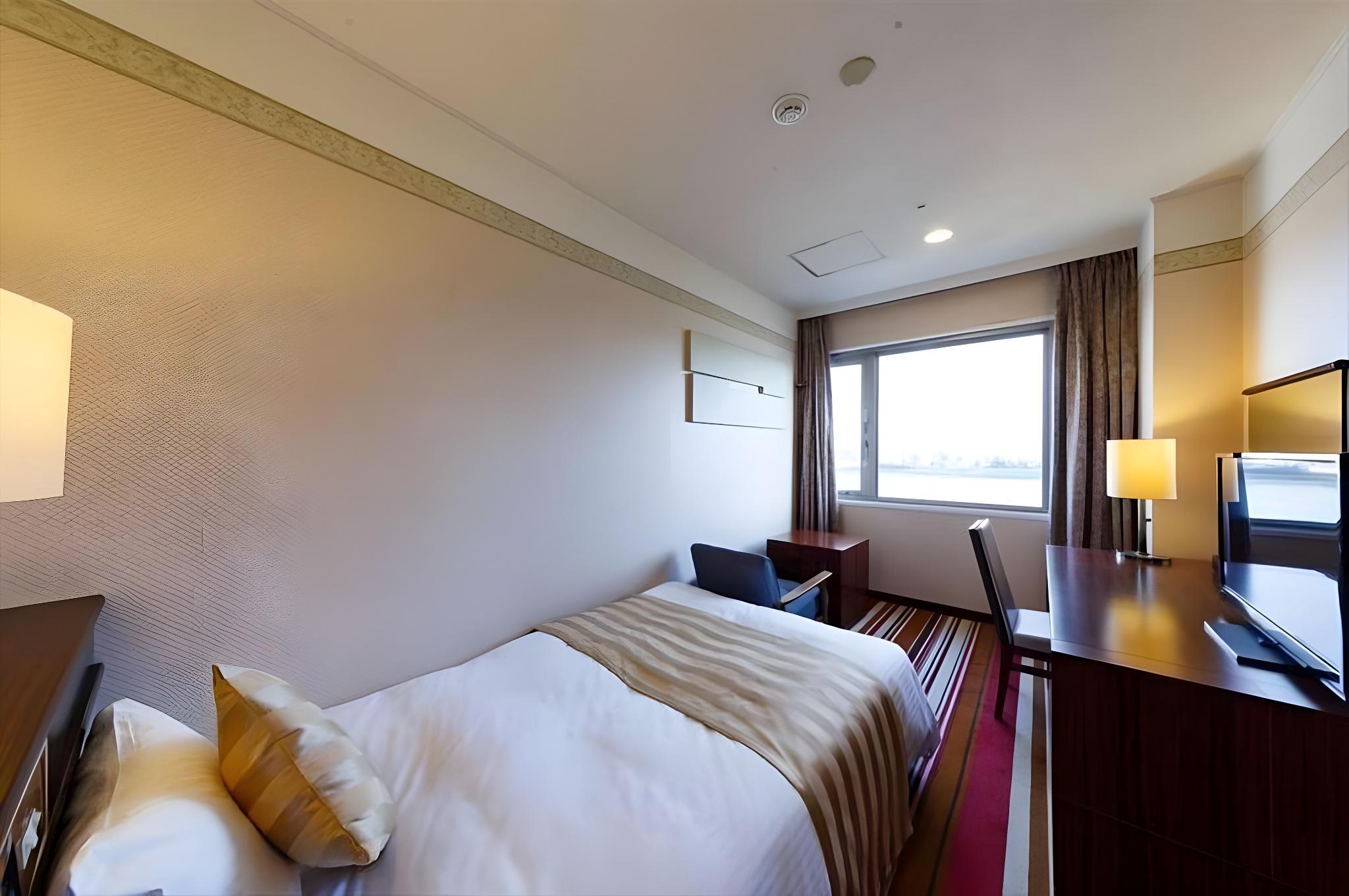 Standard, Single, Riverside, West Wing