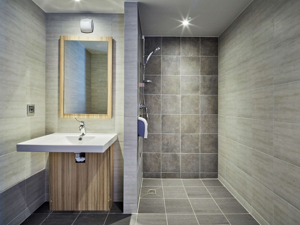 Kyriad ECO - Clermont Ferrand Estaing 40/42